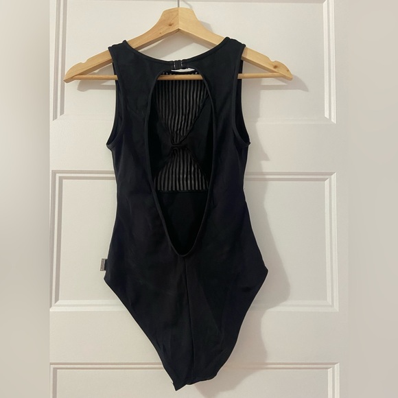 Quebec brand Shan suimsuit. Only worn once. XS. Too small for me. - Picture 5 of 5